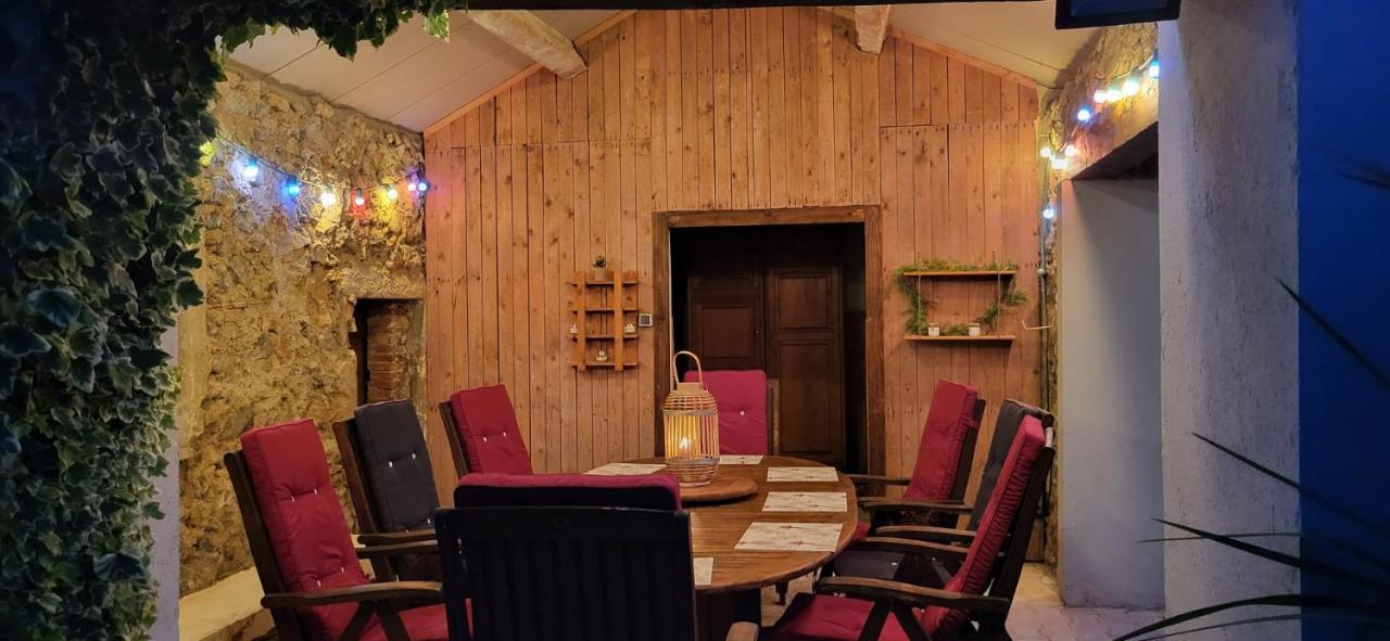 Domaine De L'aube Des Temps Hébergement de vacances *
